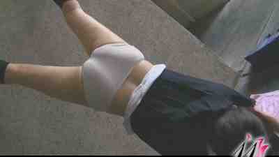 JKアクション!!逆立ちパンチラ