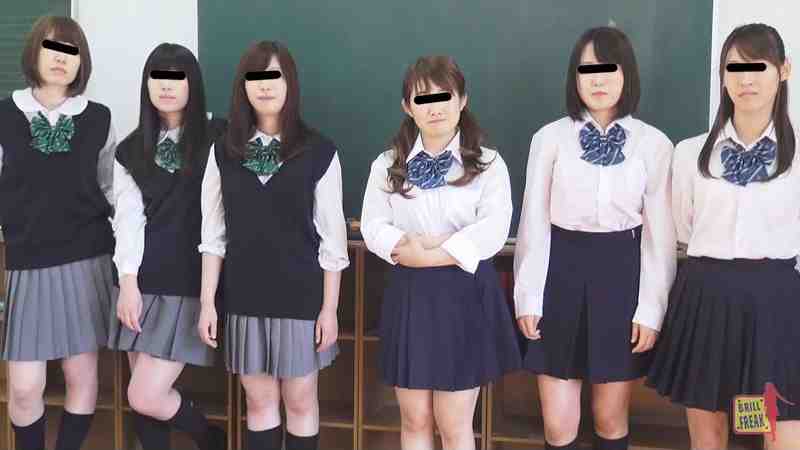 女子校生パンツファイト!脱がし合い!!