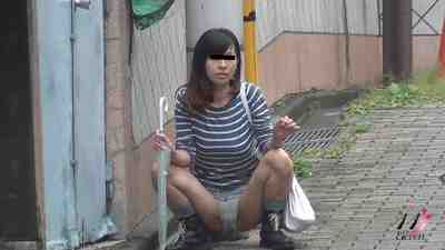 開脚 がまんパンティー 限界ギリギリアルバイト１ の画像2