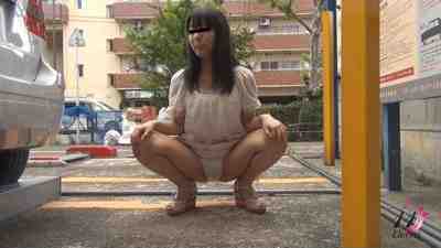 開脚 がまんパンティー 限界ギリギリアルバイト