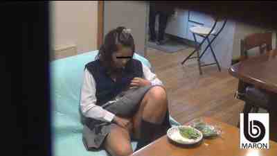 JK隠撮 お母さんがいるのにやめられないオナニー1