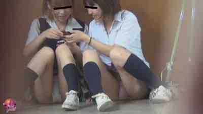 隠撮 JK 学校内 清純パンツ