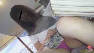 挑発パンチラ in スカート