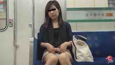 挑発パンチラ in スカート