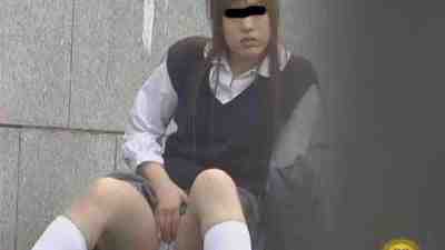 隠撮 女子校生野外お漏らしオナニー